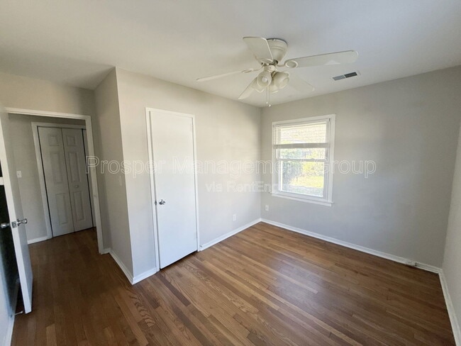 Building Photo - 1214 Hawthorne Cir