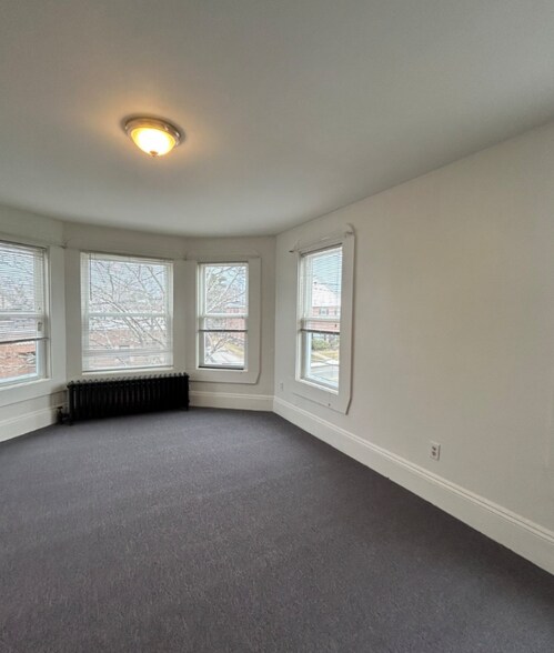 Building Photo - 67 Pleasant St