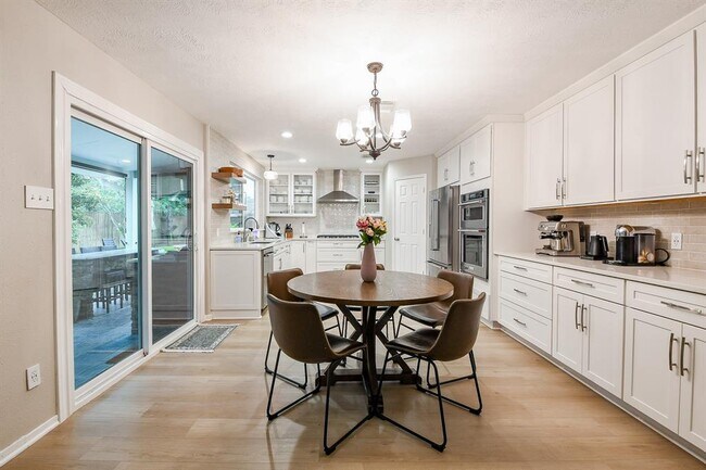 Building Photo - 6711 Seminole Lodge Ln