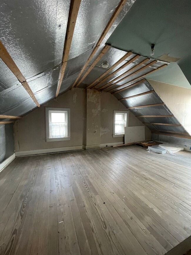 Building Photo - 459 New St