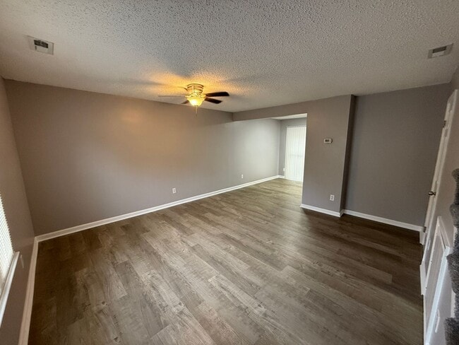 Building Photo - 906 Seabreeze Ct