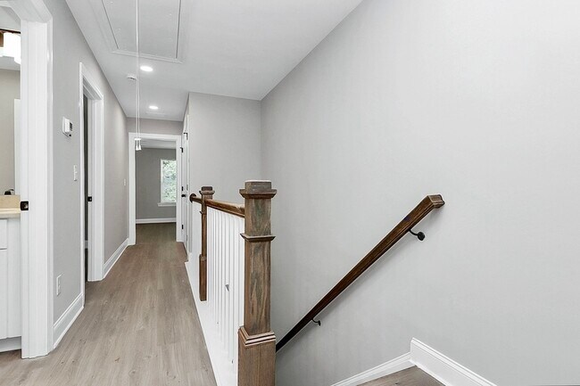 Building Photo - 2732 Catalina Ave
