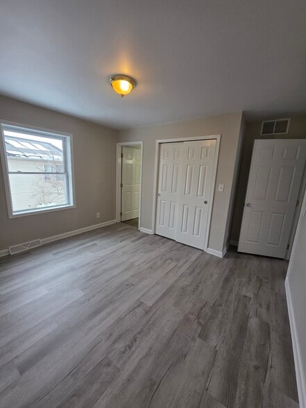 Building Photo - 10 Susquehanna Dr