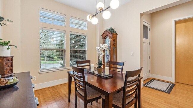 Building Photo - Modernly Elegant Townhome w/ 2 Primary Sui...