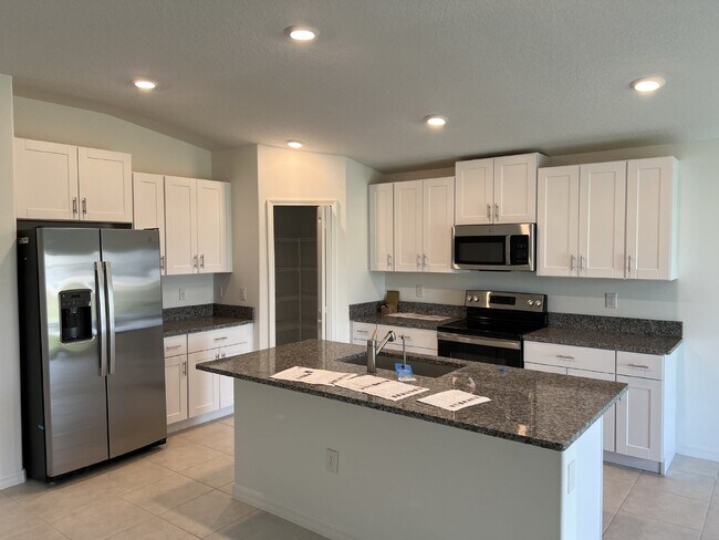 Building Photo - 12767 Weston Oaks Ln