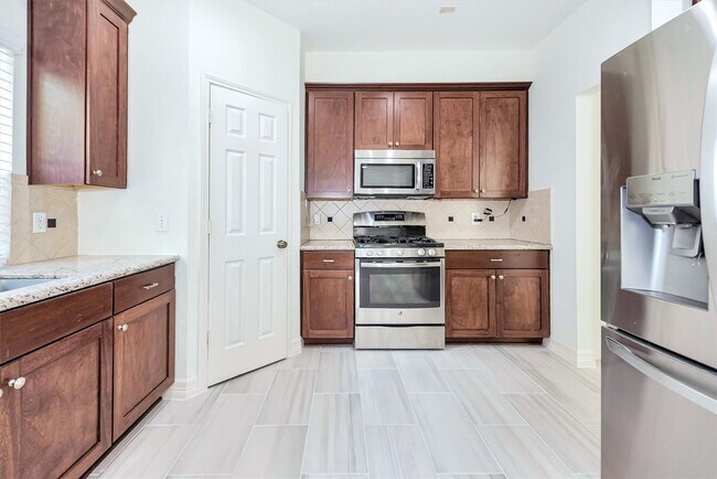 Building Photo - 130 W Stockbridge Landing Cir
