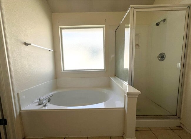 Building Photo - 15053 Babbling Brook Dr