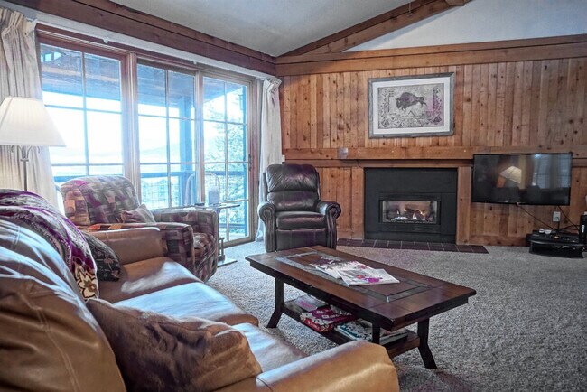 Building Photo - 2933 Mountaineer Cir