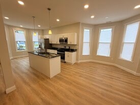 Building Photo - 3 E Overlea Ave