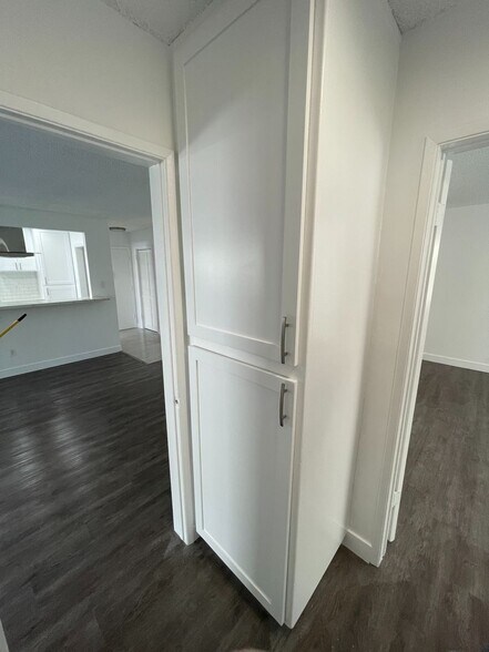 Building Photo - 825 S Bedford St