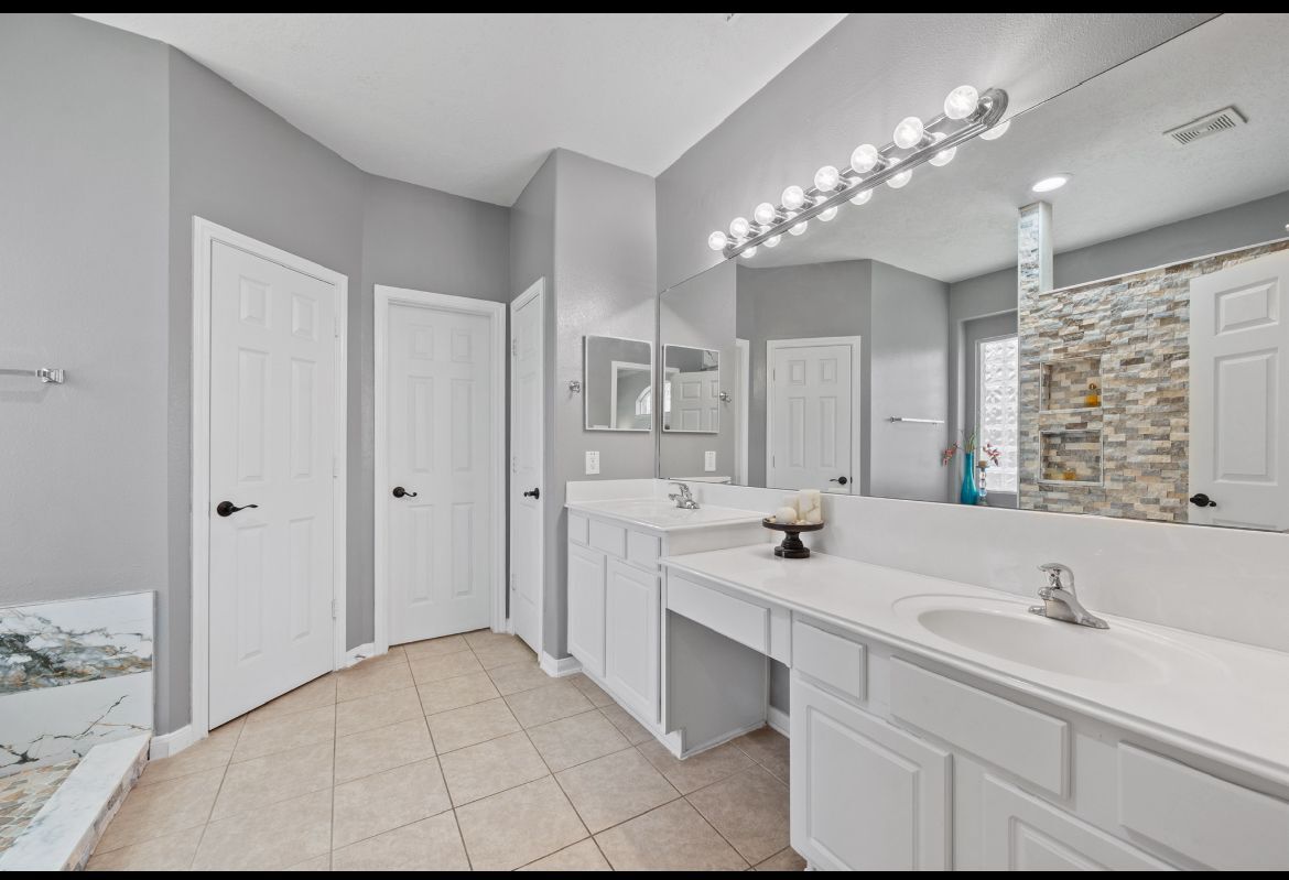 Building Photo - 17310 Scotts Bluff Ct