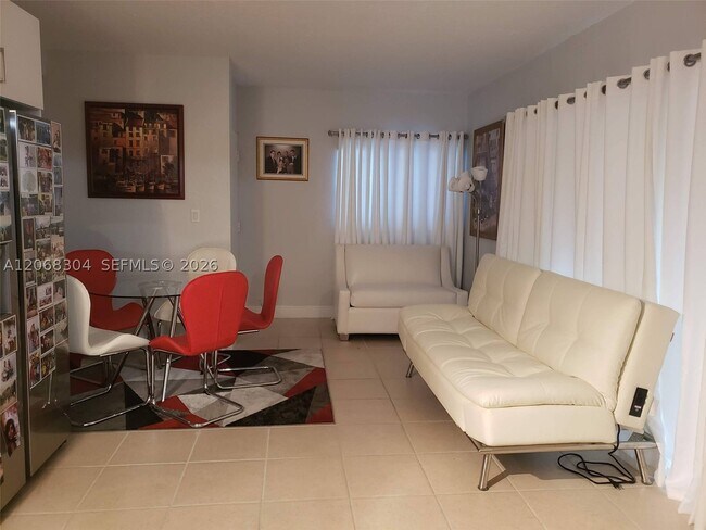 Building Photo - 2539 S Bayshore Dr