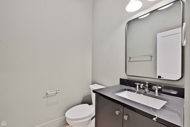 Building Photo - 1757 W Le Moyne St