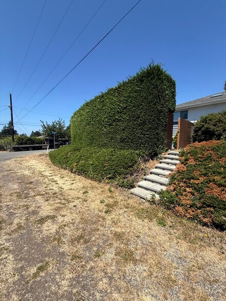 Building Photo - 306 S 193rd St