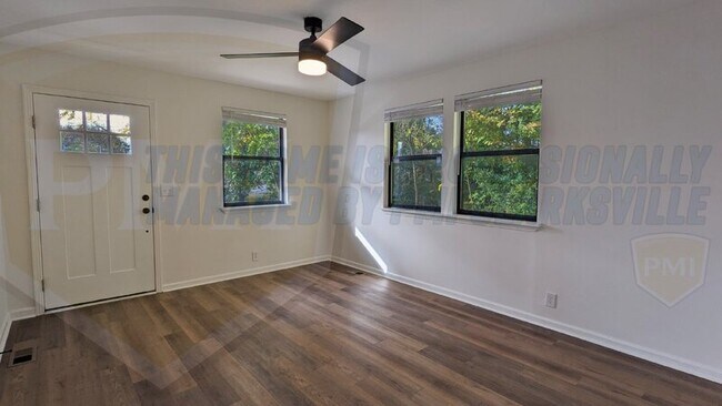 Building Photo - 205 S 11th St