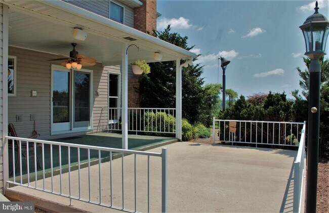 Building Photo - 15529 Dellinger Rd