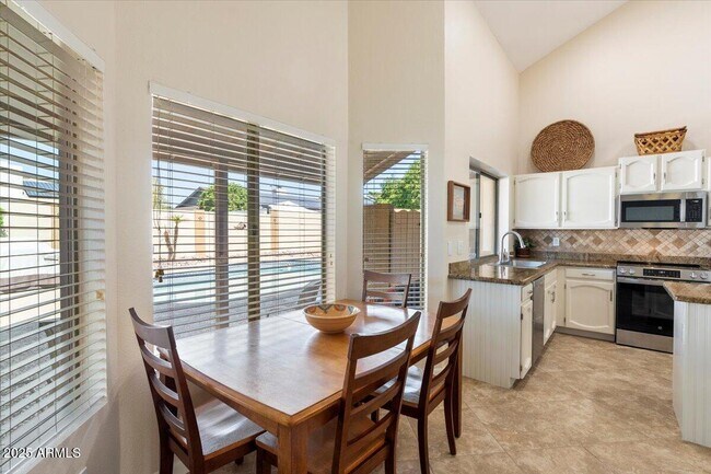 Building Photo - 8894 E Sheena Dr