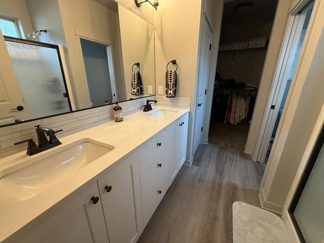 Building Photo - Immaculate 3-Bedroom Home with Open Layout in Crescent Creek