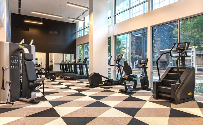 Building Photo - Live Smart, Live Downtown – Up to 6 Weeks FREE!