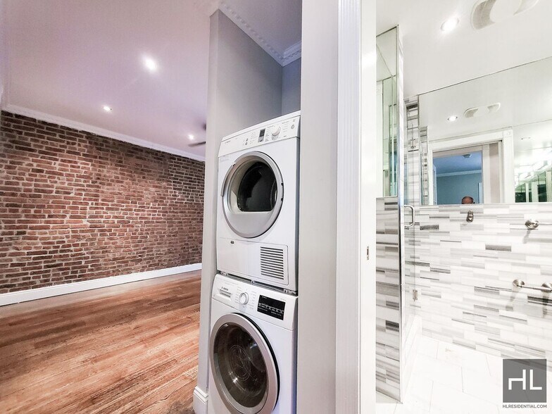 Building Photo - E 100TH ST.