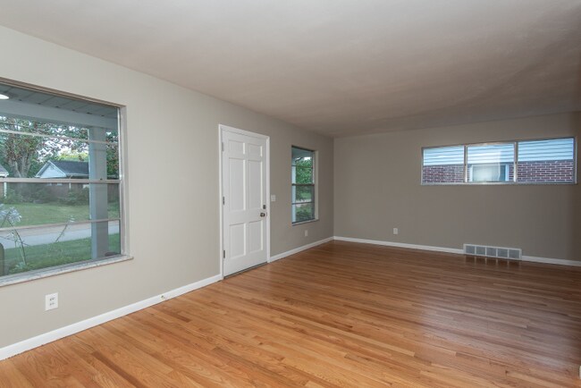 Building Photo - 1014 Romine Dr