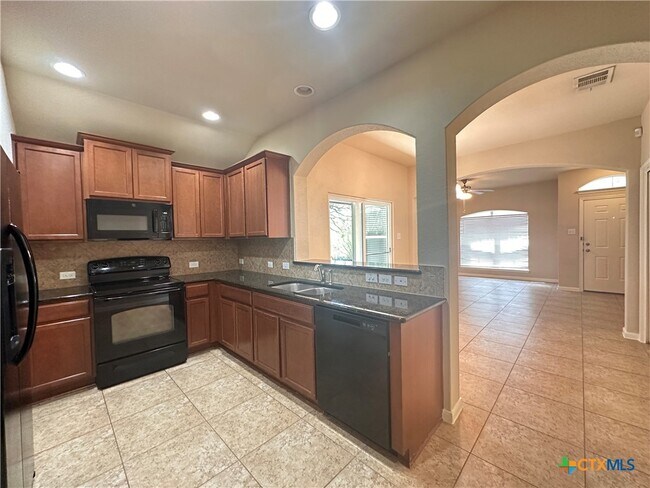 Building Photo - 2020 Meadow View Dr