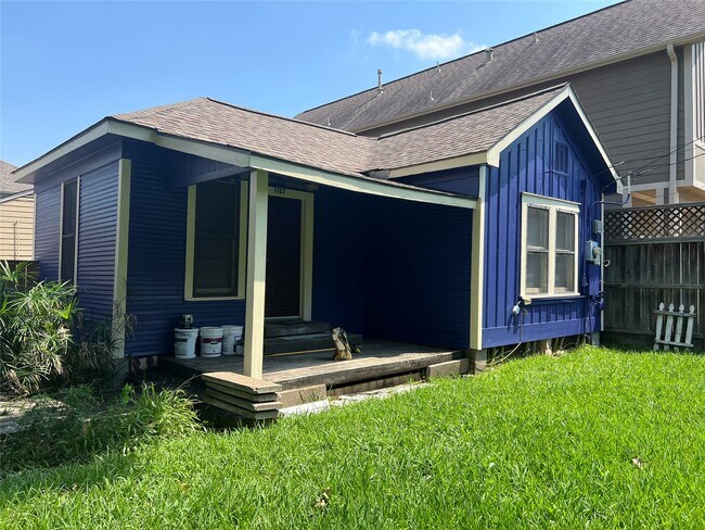 Primary Photo - 5122 Larkin St