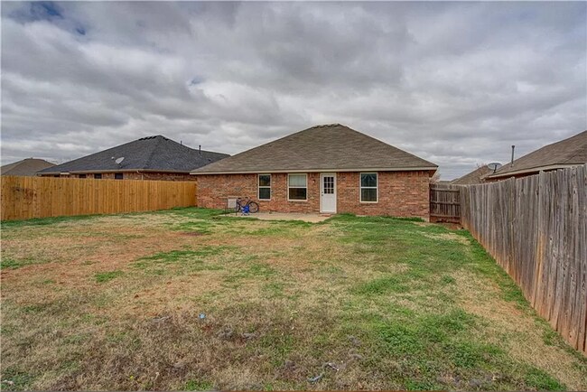 Building Photo - Beautiful Brick Home in Great School Distr...