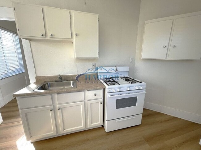 Building Photo - 341 W Amar St