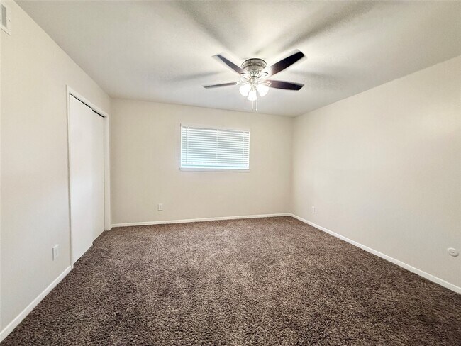 Building Photo - 500 Willow Dr