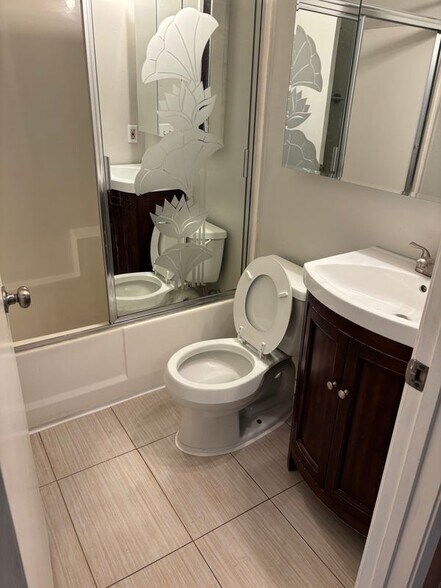 Building Photo - 14561 Victor Dr