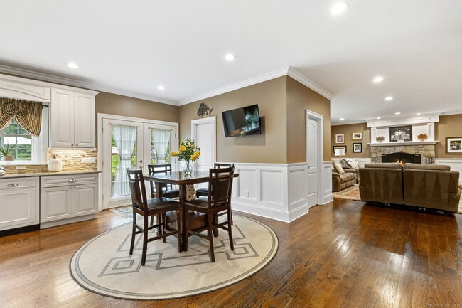 Building Photo - 354 Oaklawn Ave