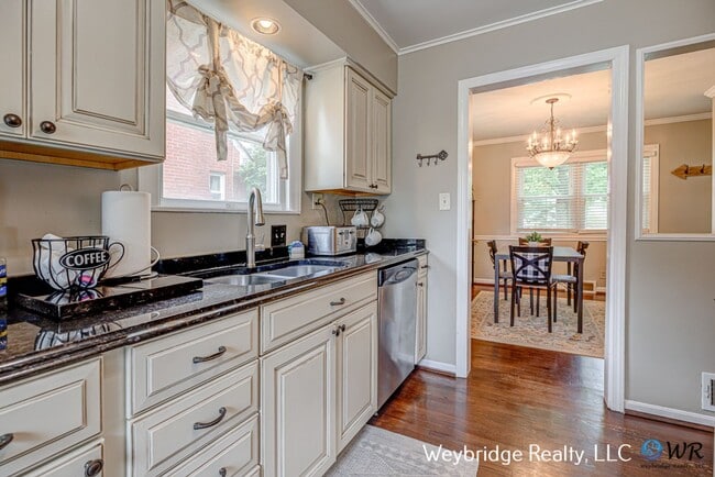 Building Photo - Beautiful 3BD 2.5 Bath w/ Finished Basement in White Oak/Monfort Heights