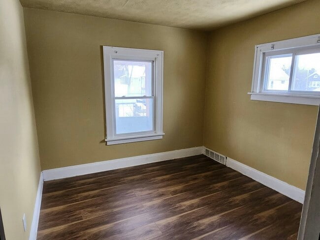 Building Photo - 2990 E 111th St