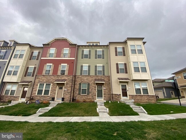 Building Photo - 8612 Shady Pines Dr