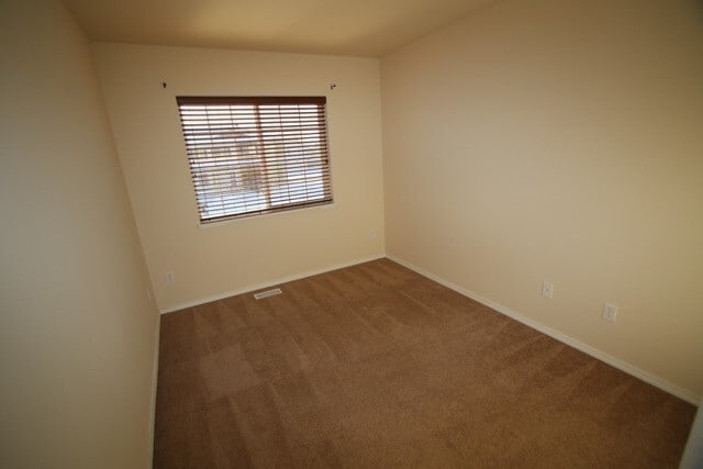 Building Photo - 3 Bedroom Condo close to JBER w/ Fenced Backyard!