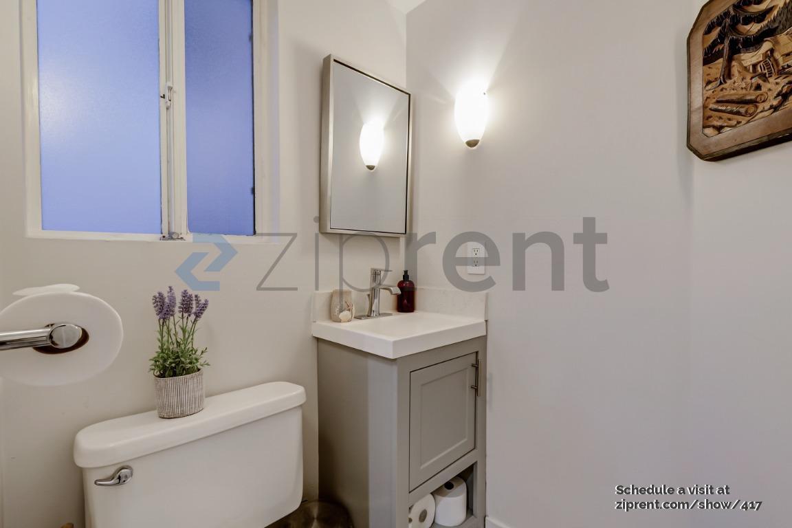 Building Photo - 17363 Park Ave