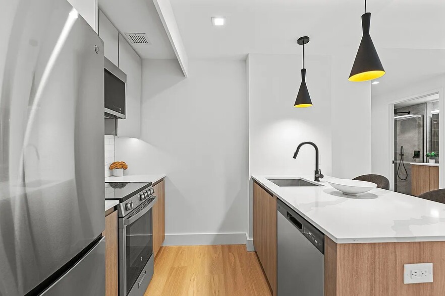 Building Photo - 63 Pitt St