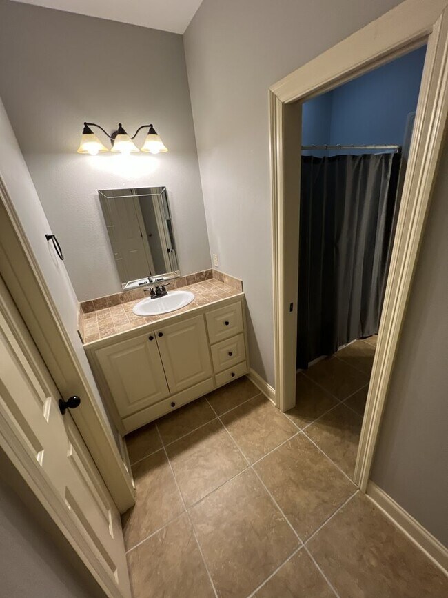 Building Photo - 7335 Oak View Dr.