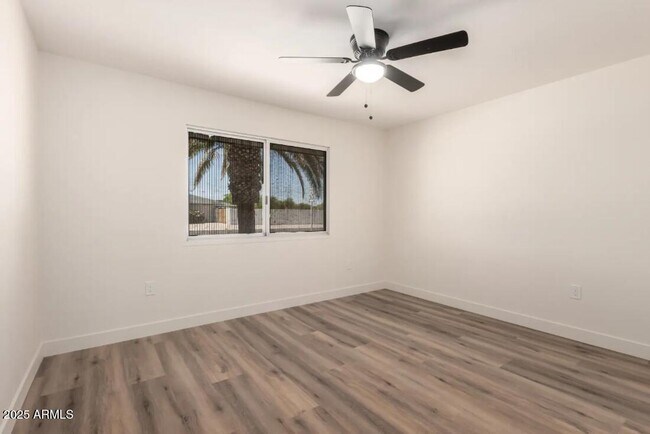 Building Photo - 17615 N Whispering Oaks Dr