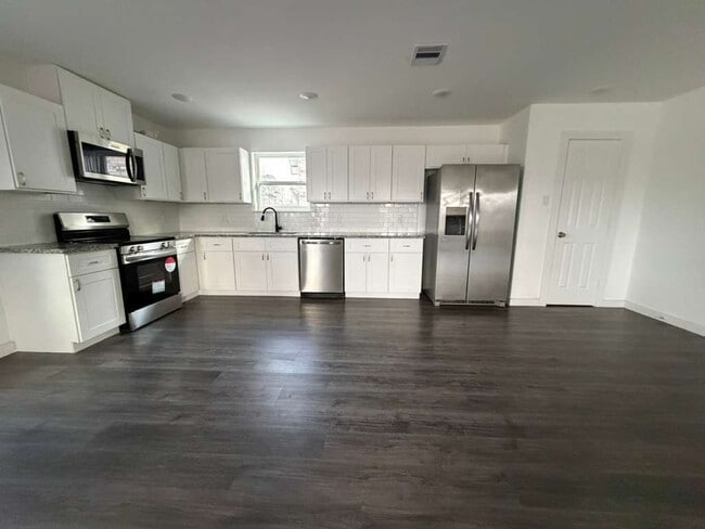 Building Photo - 5616 Hollow Pines Dr