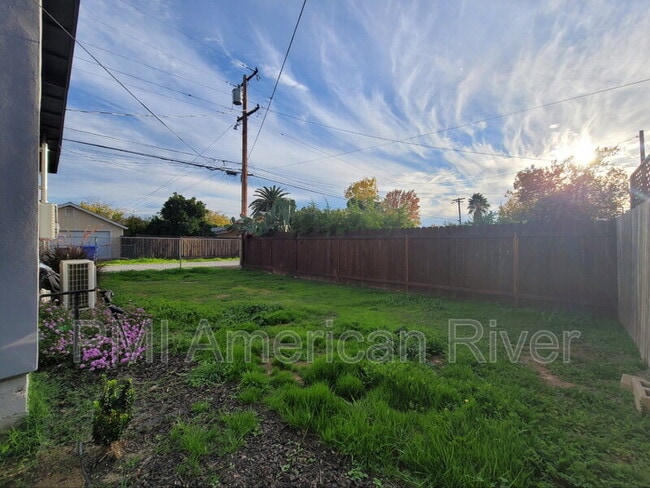 Building Photo - 219 Needles Way