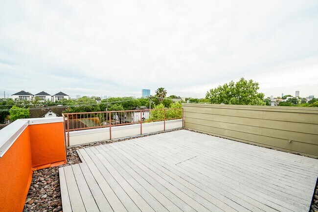 Building Photo - 228 Willard St