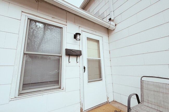 Building Photo - 4103 Davis Ave
