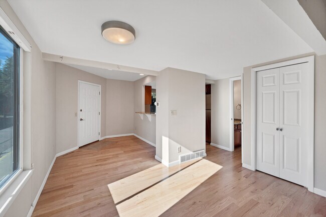 Building Photo - 2960 Shady Holw W