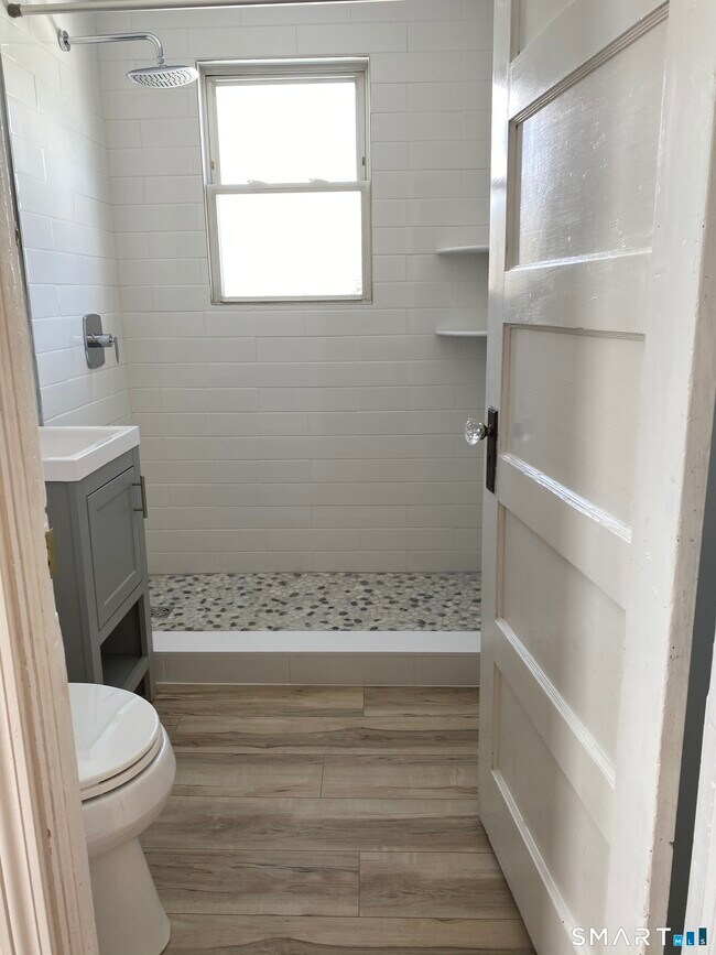 Building Photo - 51 Indian Neck Ave