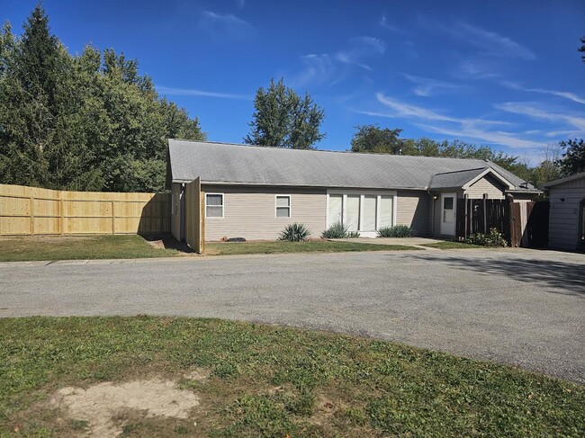 Primary Photo - 1019 W 150 N