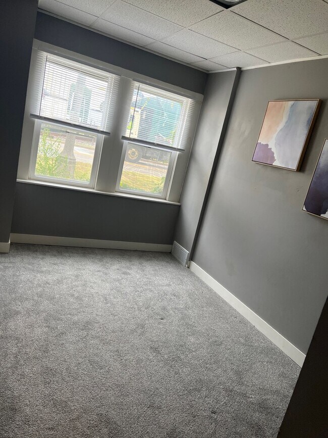 Building Photo - 590 E Division St