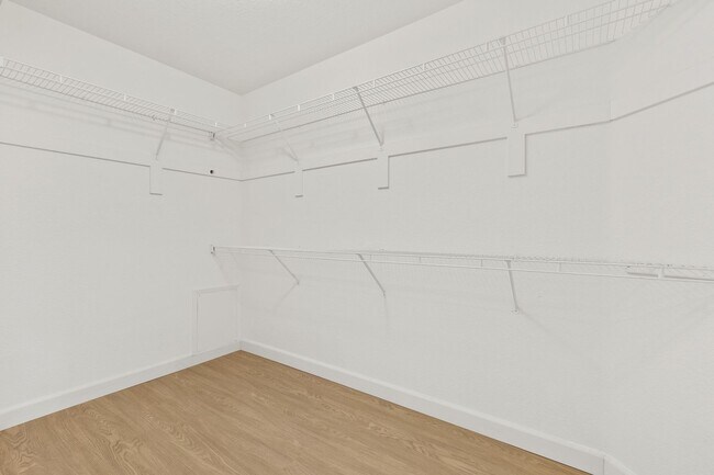 Building Photo - Spacious Vista Home