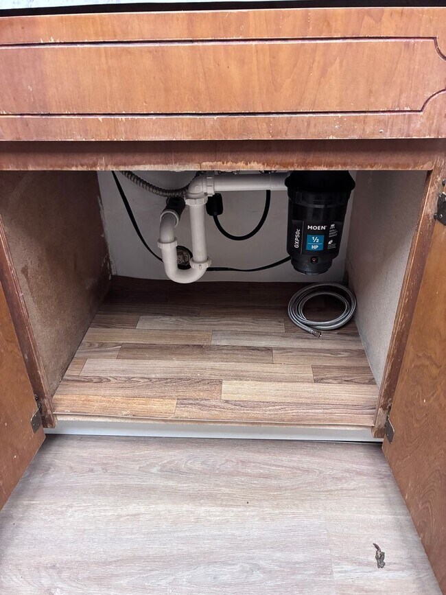 Building Photo - Your Newly Updated 3 Bed, 1 Bath Move-In Ready Home!